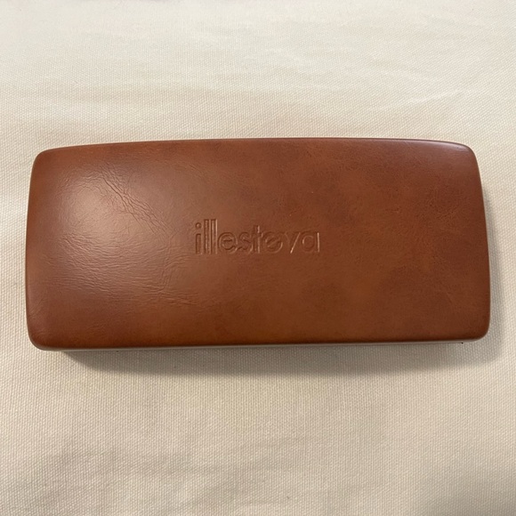 Illesteva sunglass case - Picture 1 of 2
